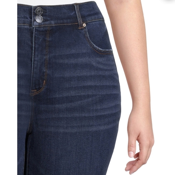 Terra & Sky Women's Plus Size Curvey Capri Pants - Picture 4 of 6